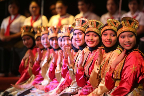 Tari saman menggunakan iringan berupa