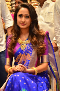 Pragya Jaiswal in colorful Saree looks stunning at inauguration of South India Shopping Mall at Madinaguda ~  Exclusive Celebrities Galleries 005