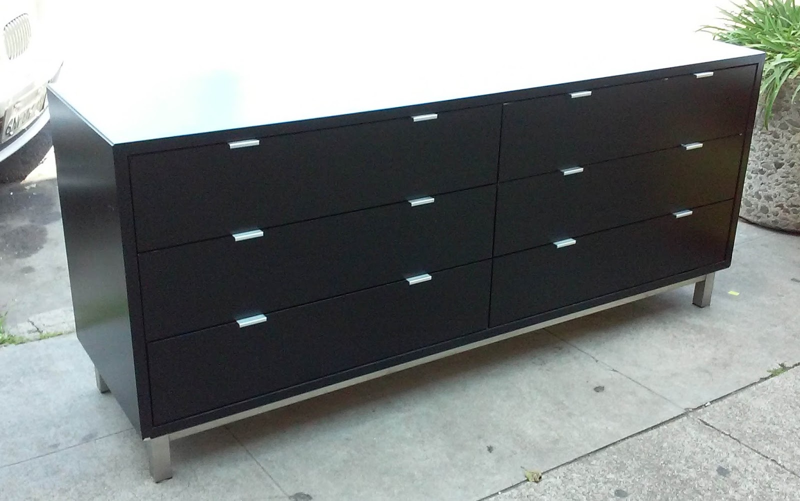 UHURU FURNITURE & COLLECTIBLES SOLD Long Black 6 Drawer Dresser 125