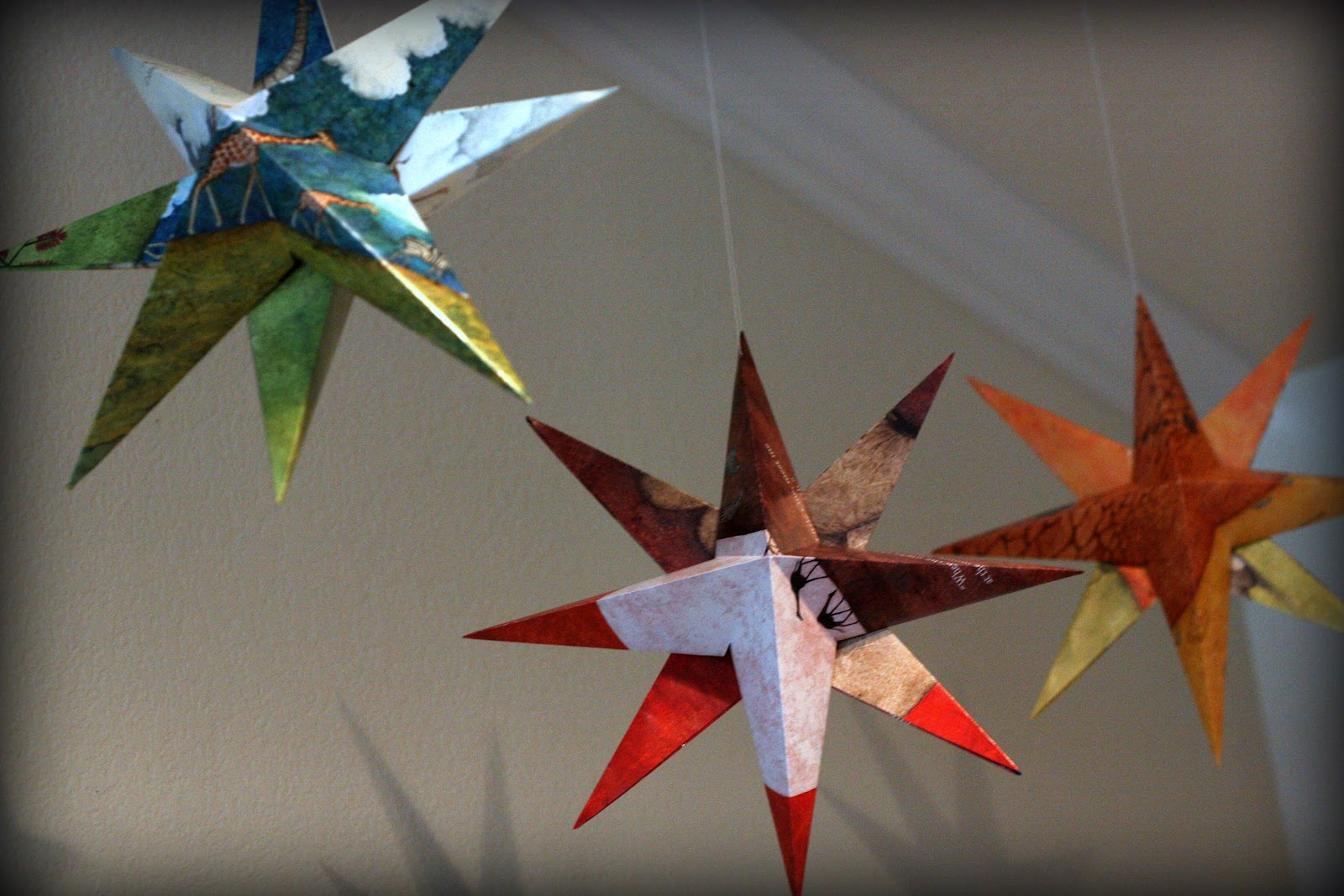 Paper Stars: How to make hanging stars decorations - Everyday Reading