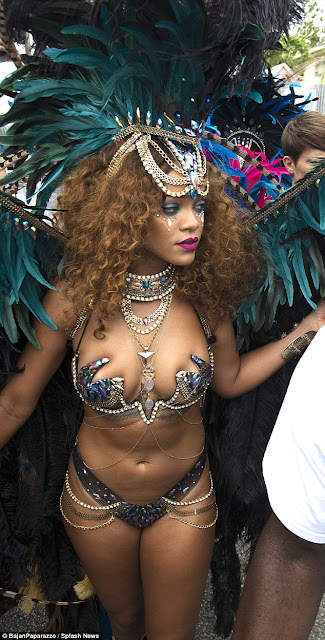 Rihanna carnival-amazinggh.com
