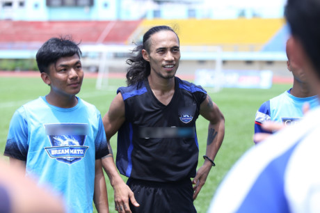 Pham Anh Khoa ghi ban vao luoi danh thu Dwight Yorke - Anh 5