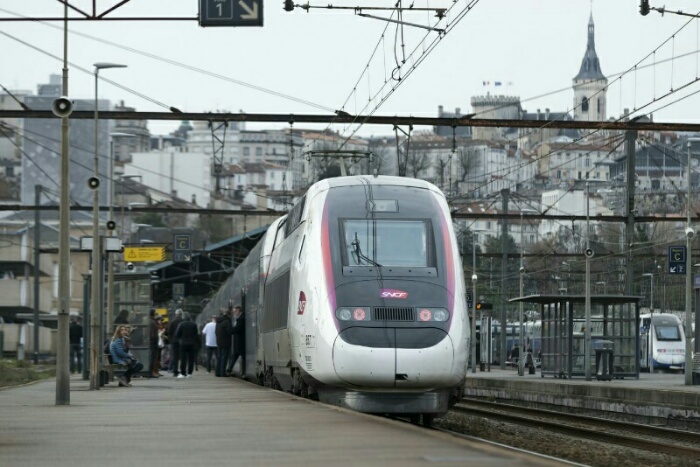 Kereta Api Tercepat