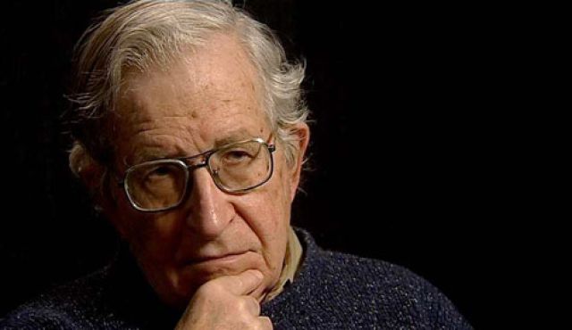 Noam Chomsky: Las 10 Estrategias de Manipulación Mediática