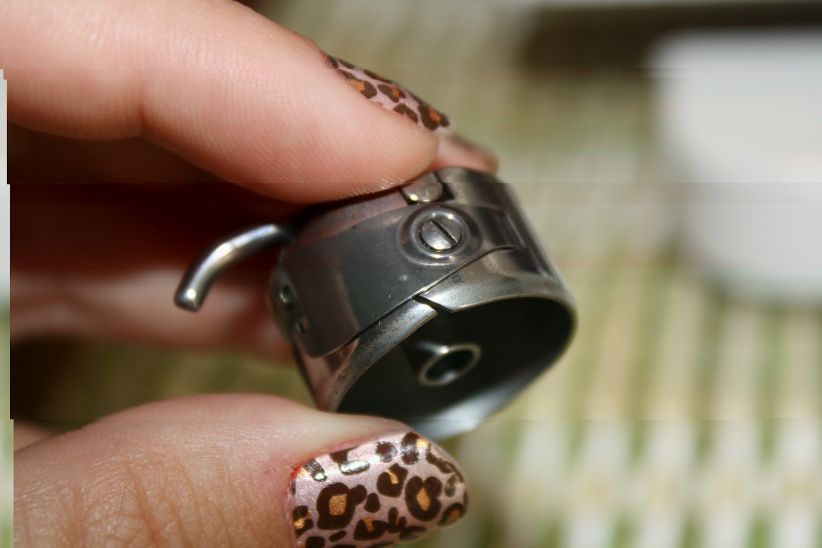 Crafty Momma: Sewing - How to Insert Sewing Machine Bobbin