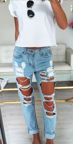 street style obsession: t-shirt + ripped jeans
