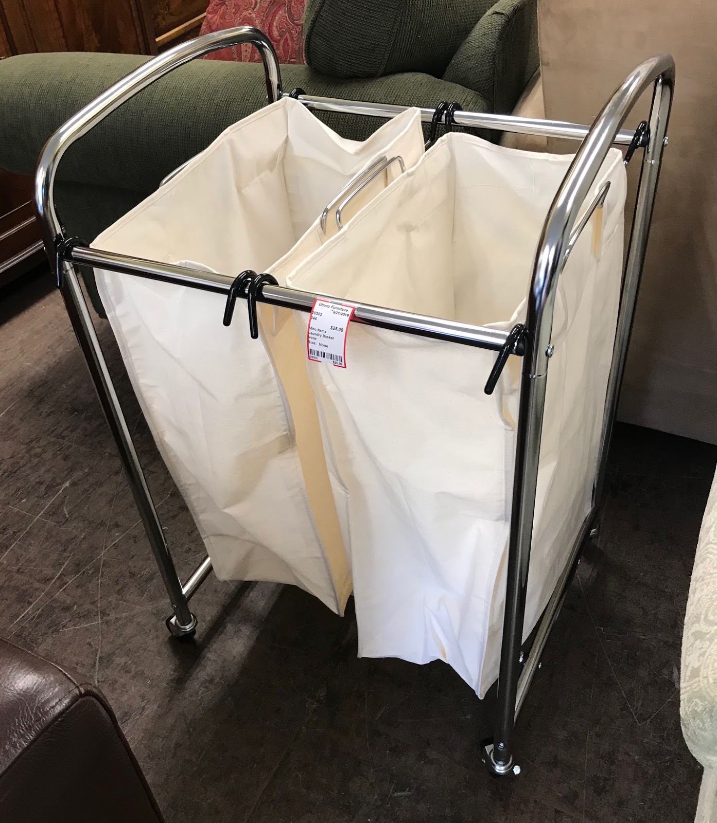 UHURU FURNITURE & COLLECTIBLES SOLD 28362 ChromeFrame 21” Wide x 33