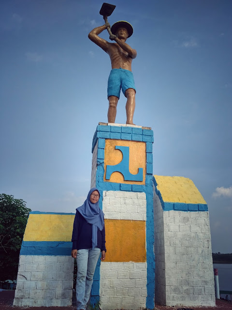 Spot Foto di Tugu Pak Tani Danau Gegas