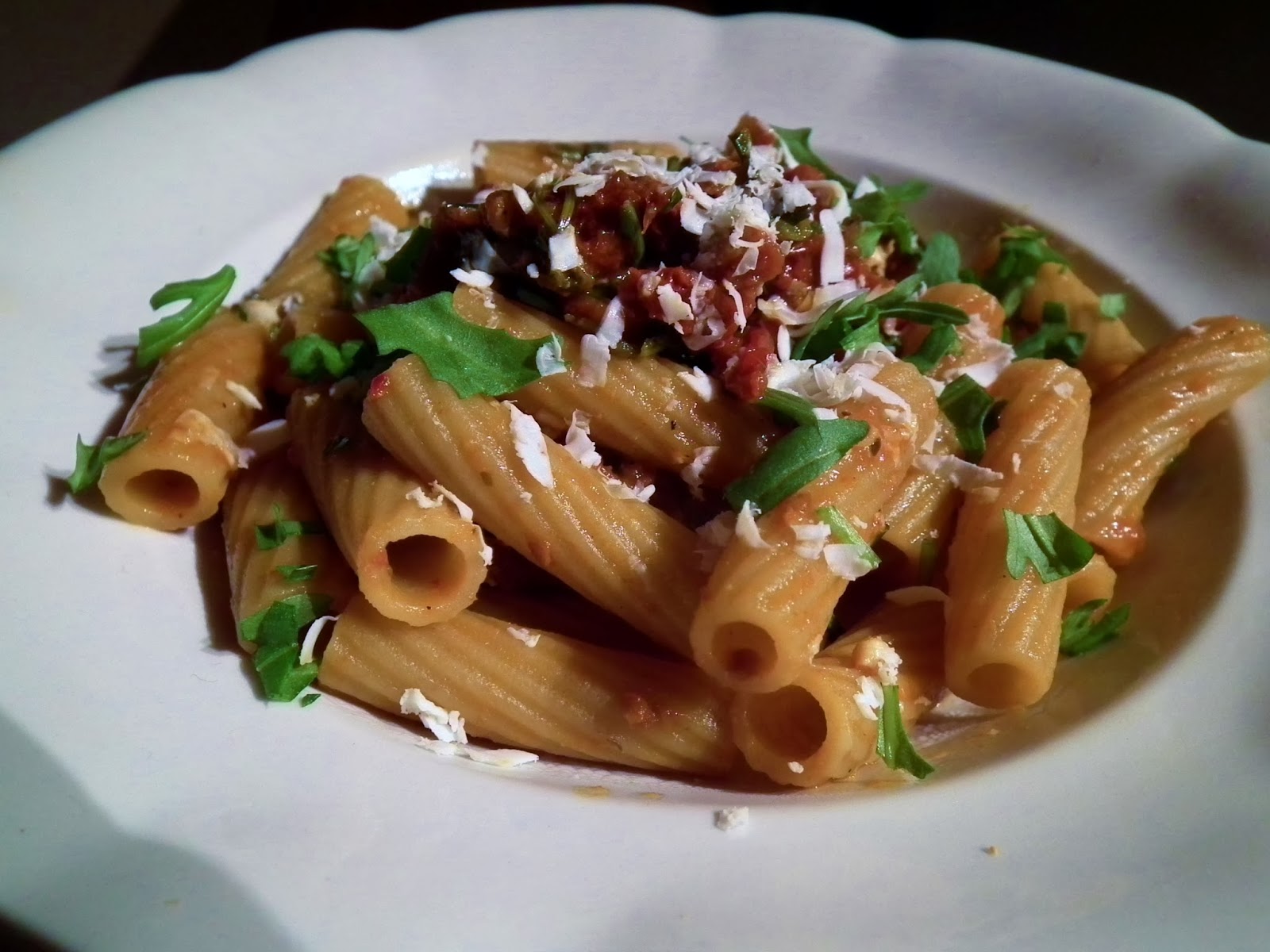 pasta pomodori secchi e rucola