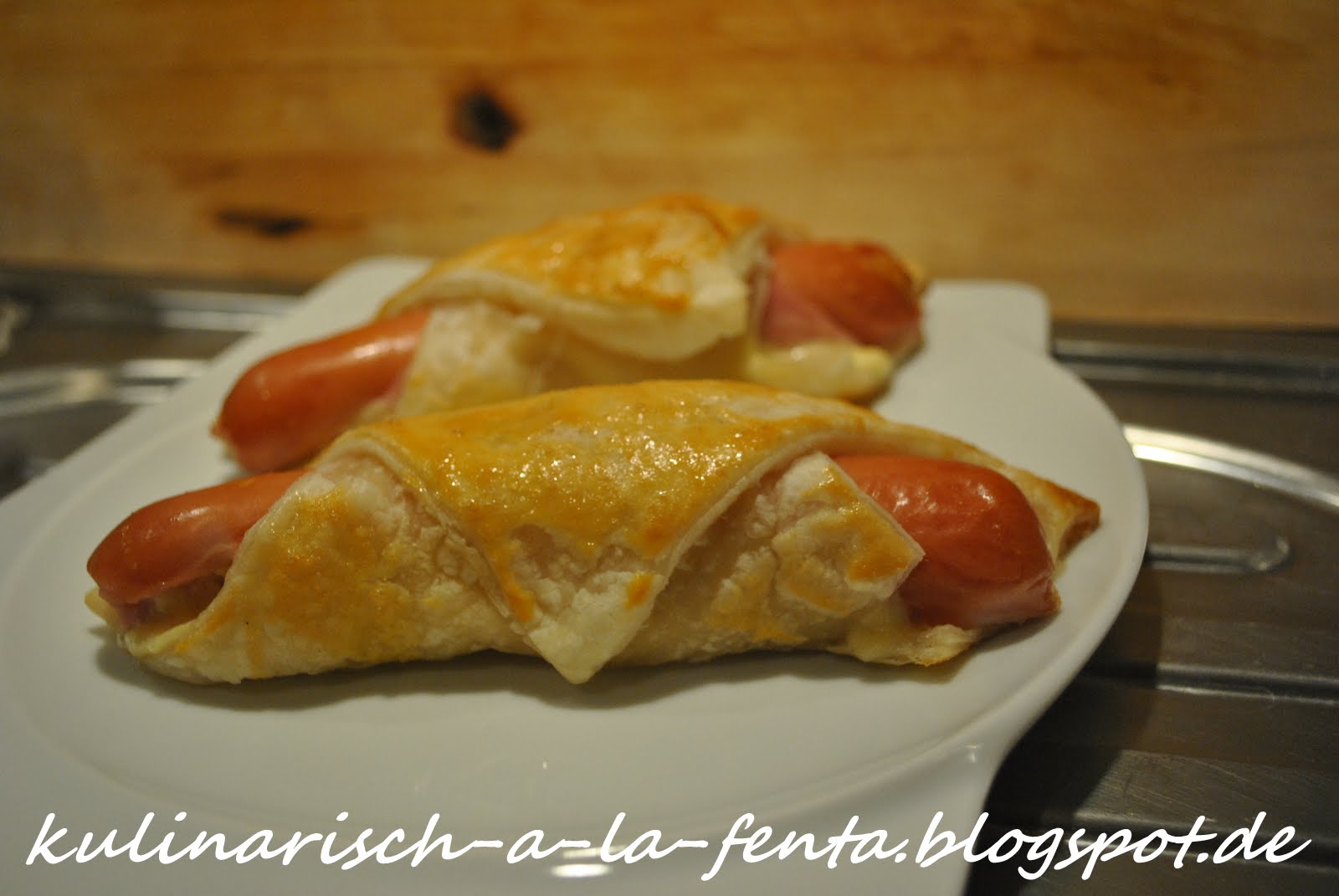 würstchen im blätterteig mit käse