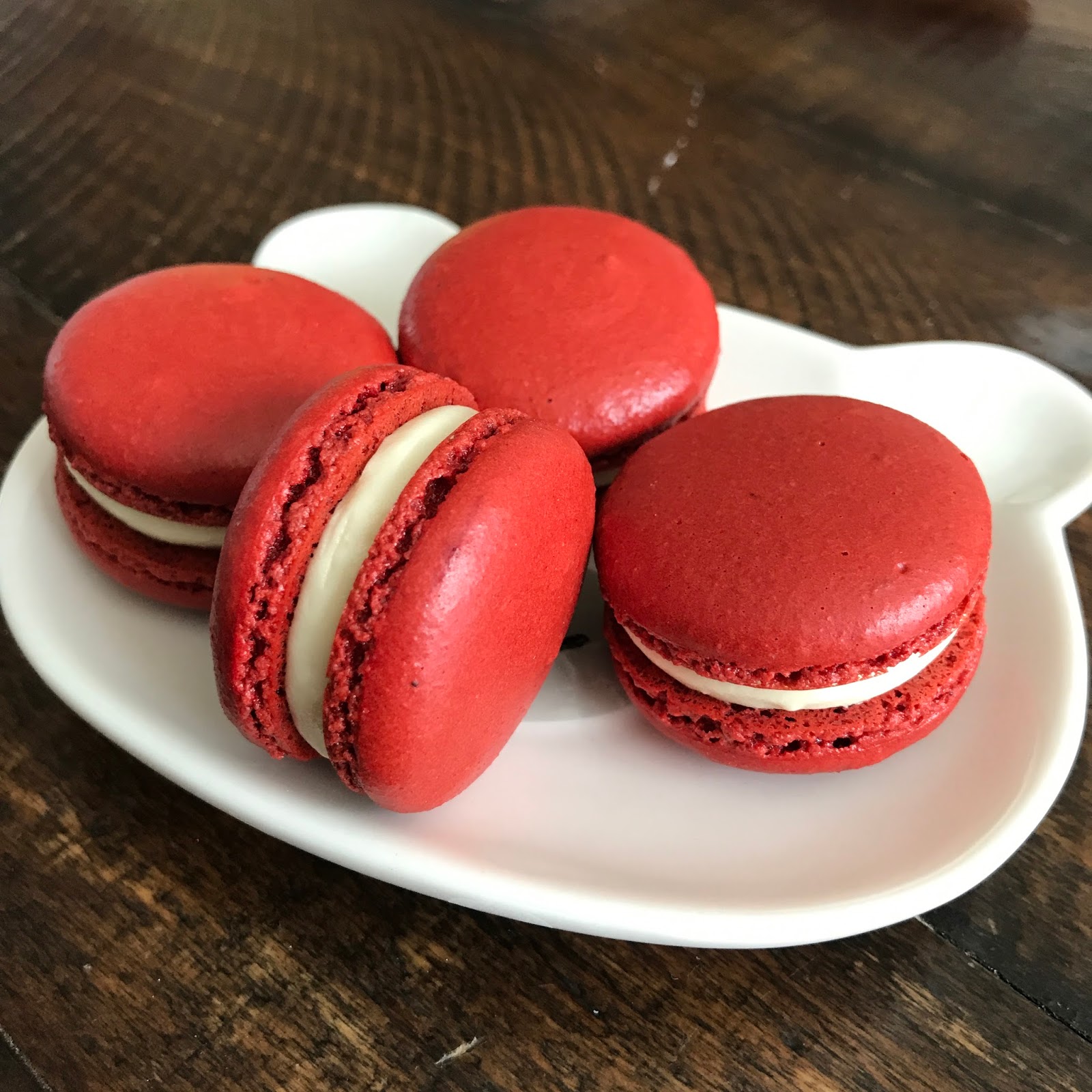 ChibiTofu: Red Velvet Macarons