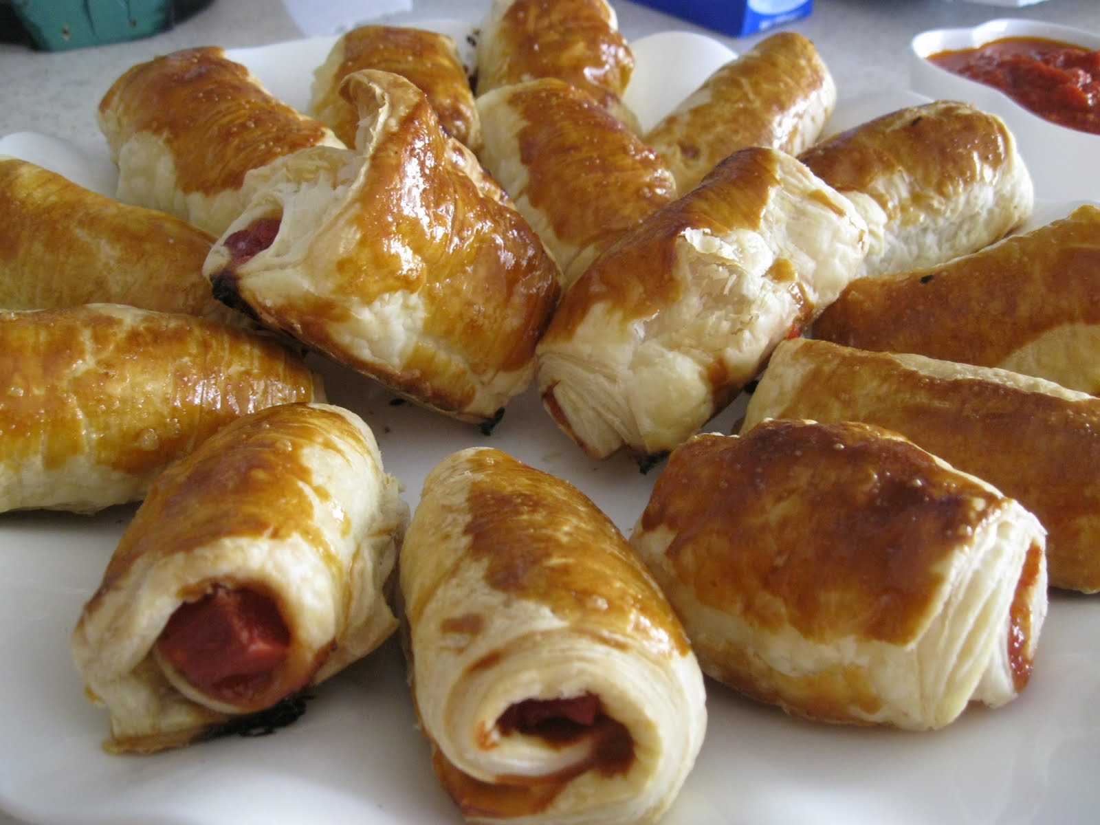 SOSİSLİ MİLFÖY BÖREK TARİFİ SOSİSLİ MİLFÖY BÖREK TARİFİ