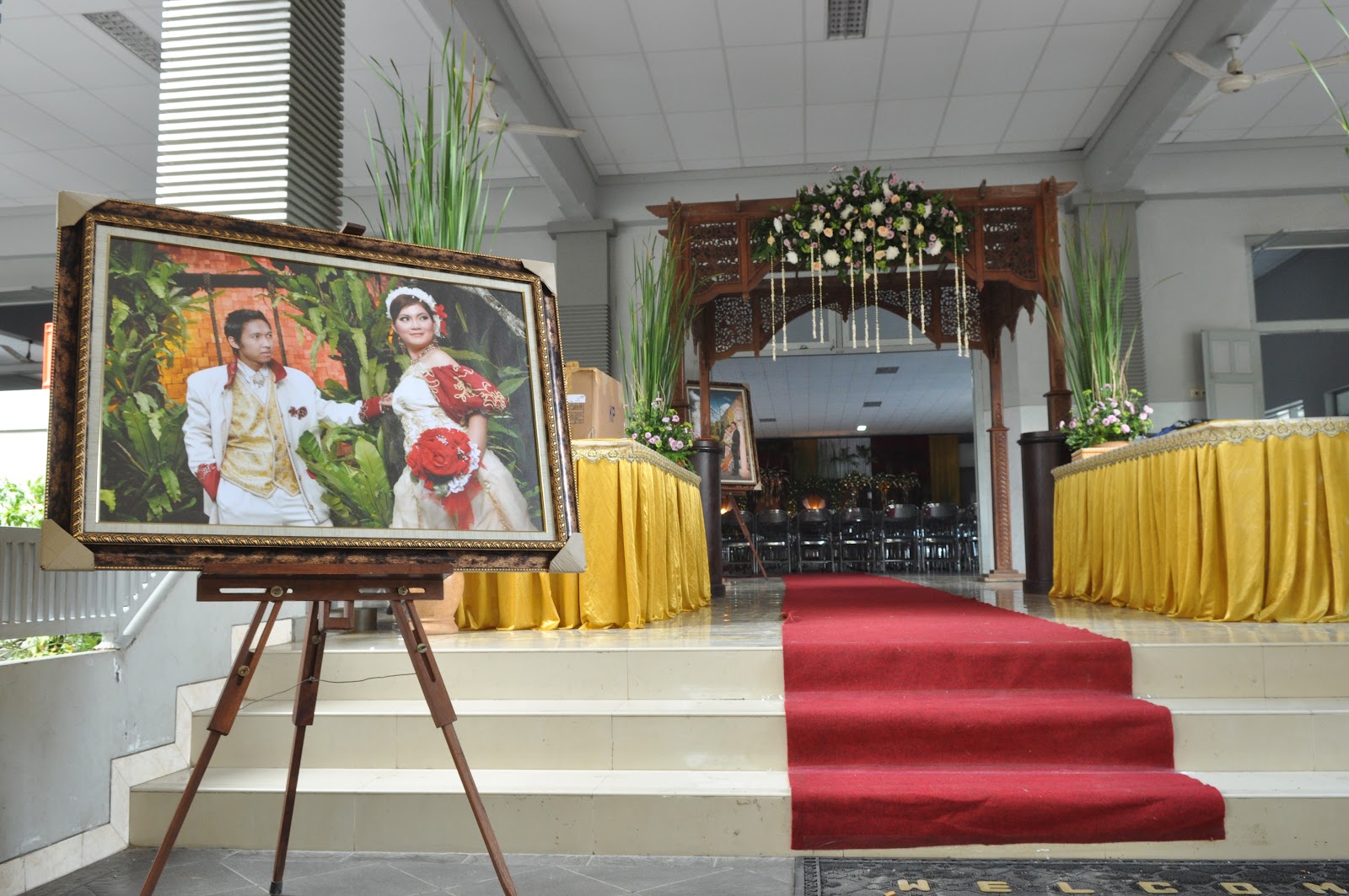 BUNGA DEKOR: DEKORASI PINTU MASUK GEDUNG