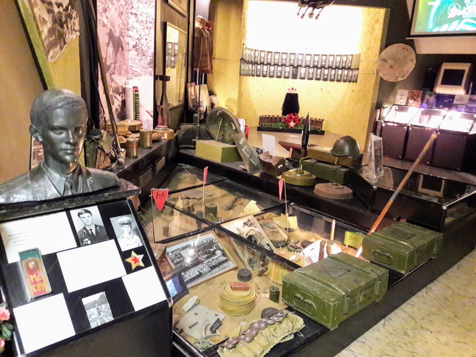 выставочный зал истории войны в афганистане. государственный зал афганистане выставочный. государственный зал афганистане выставочный. выставочный зал истории афганистана. выставочный зал афганистана.