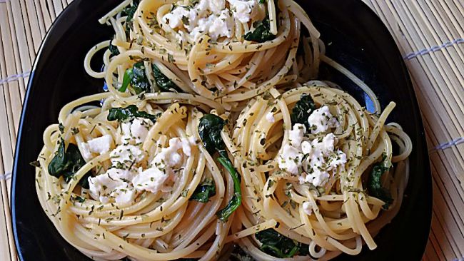 Nidos De Pasta Con Espinacas Y Queso De Cabra
