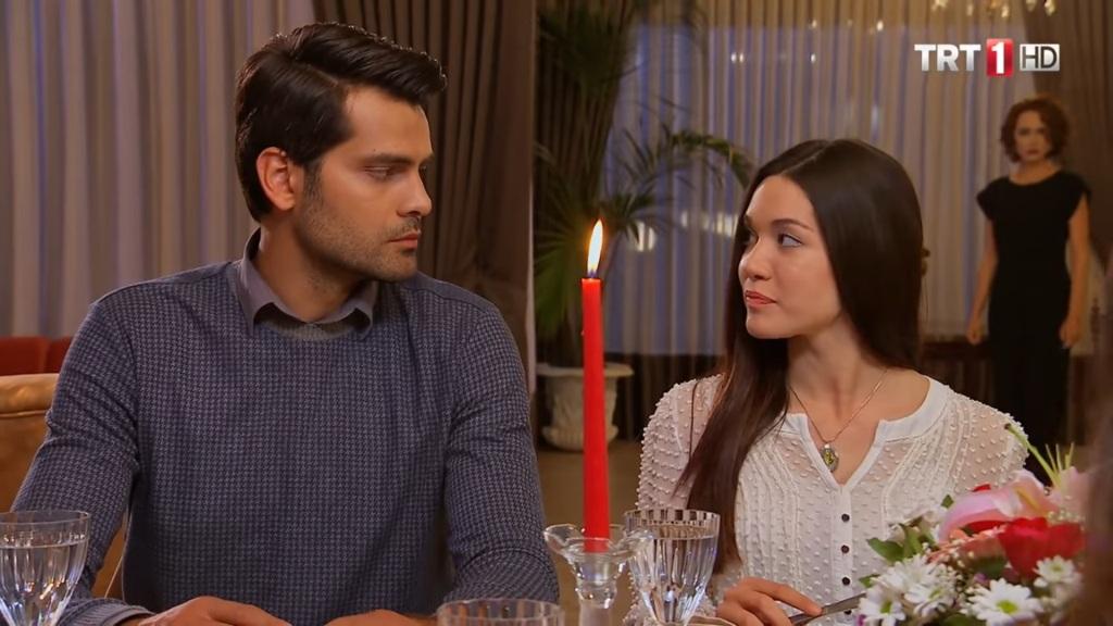 Więzień miłości odcinek 222: Leyla przekonuje Zehrę, że Omer naprawdę ją kocha! [Streszczenie + Zdjęcia]