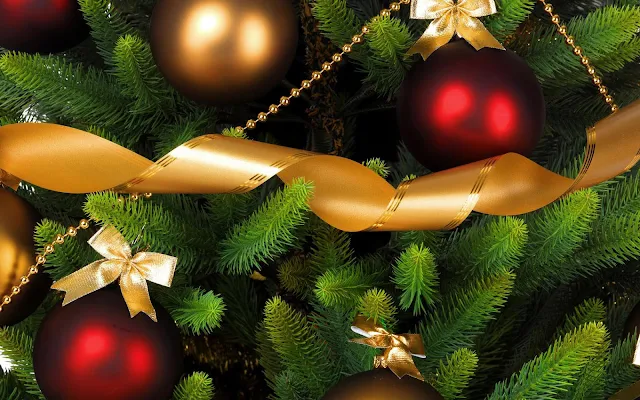 3D kerst achtergrond met kerstballen in de kerstboom