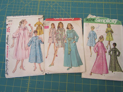 Simplicity 9074 Robe www.sewplus.blogspot.com