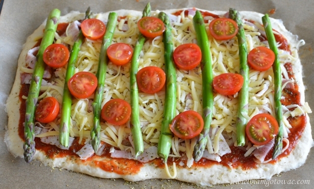 Pizza ze szparagami