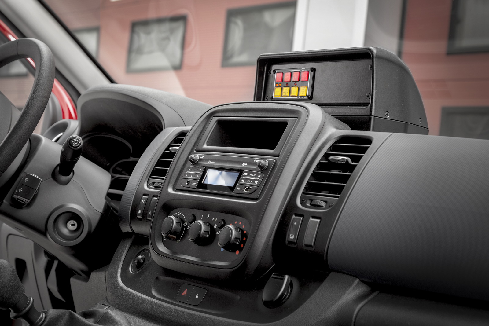 Vivaro sports tv. Opel Vivaro панель.