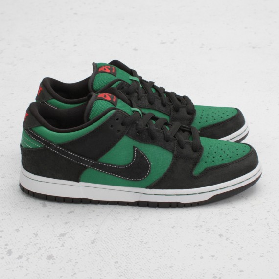 sb dunk low pine green