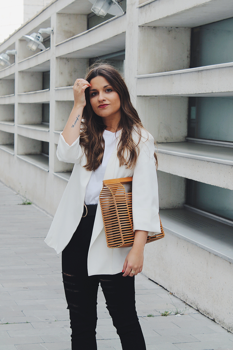 Blog de Moda | LITTLE BLACK COCONUT | Bloguera de moda en León: Look con americana  blanca