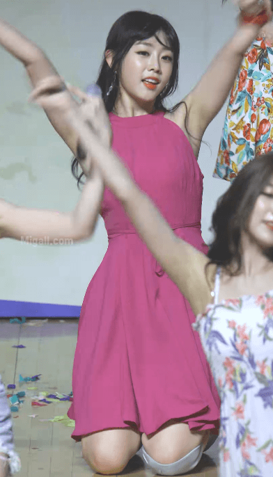 더위에 땀 흘리는 러블리즈 지수