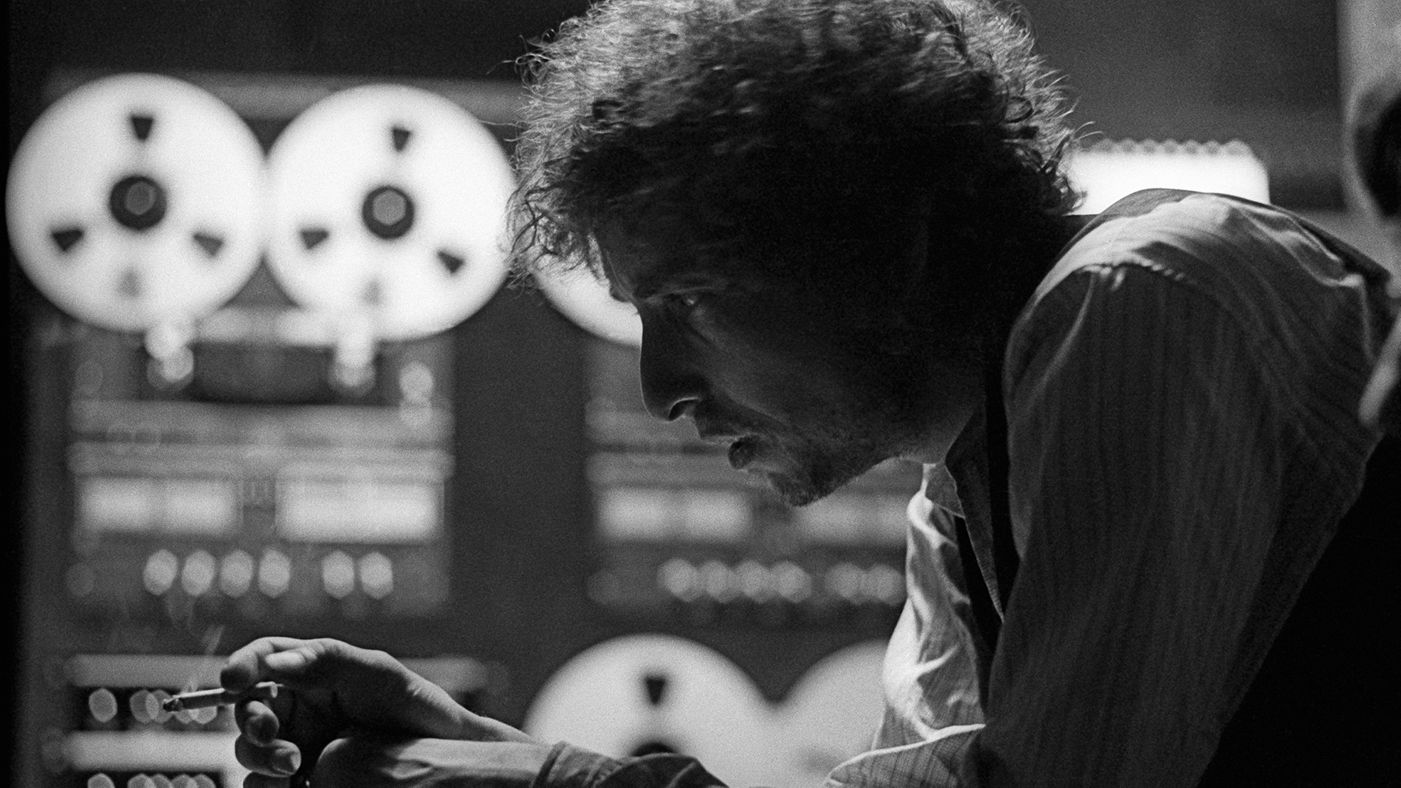 Rare and Intimate Photographs of Backstage During Bob Dylan's 1975 Tour