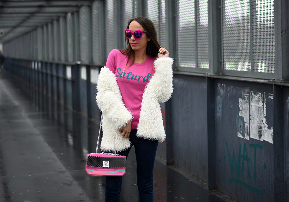 outfit maglione rosa