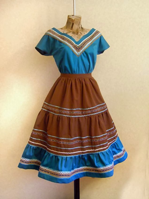 Mrs. Button's Vintage Corner Vintage Patio Dresses And A Pattern