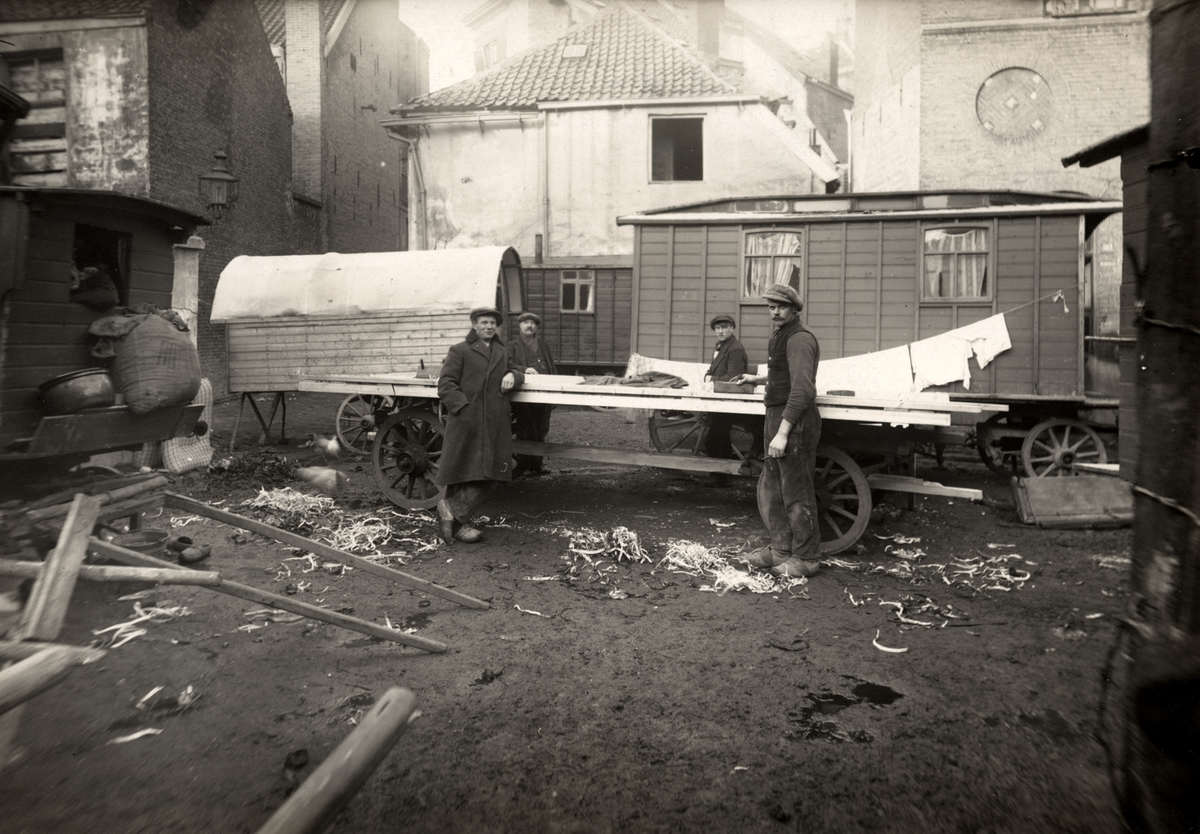 Vintage Photos of Everyday Life in Romani Communities Across Western Europe, 1930s - 15