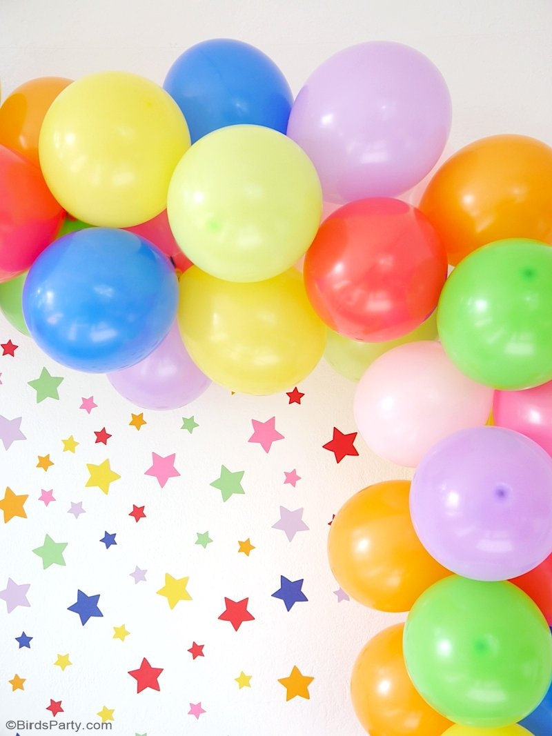 How To DIY a Balloon Garland - an easy craft tutorial project to make to help decorate parties, birthdays, weddings, photo-booths or any celebration! by BirdsParty.com @birdsparty #balloongarland #diyballoongarland #balloongarlandDIY #balloondecorations #weddingdecor #birthdaydecorations #balloonarch