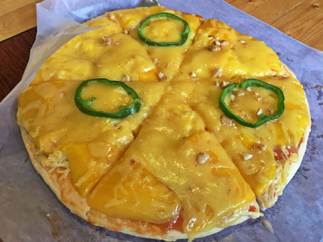 Things to do in Guimaras. Mango Pizza is a must try when in Guimaras. You can find it in The Pitstop in Jordan, Guimaras