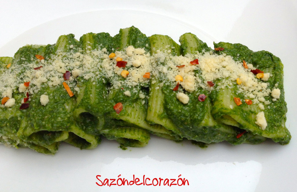 Sazón del corazón Pasta con salsa de espinacas Sazón del corazón Pasta con salsa de espinacas