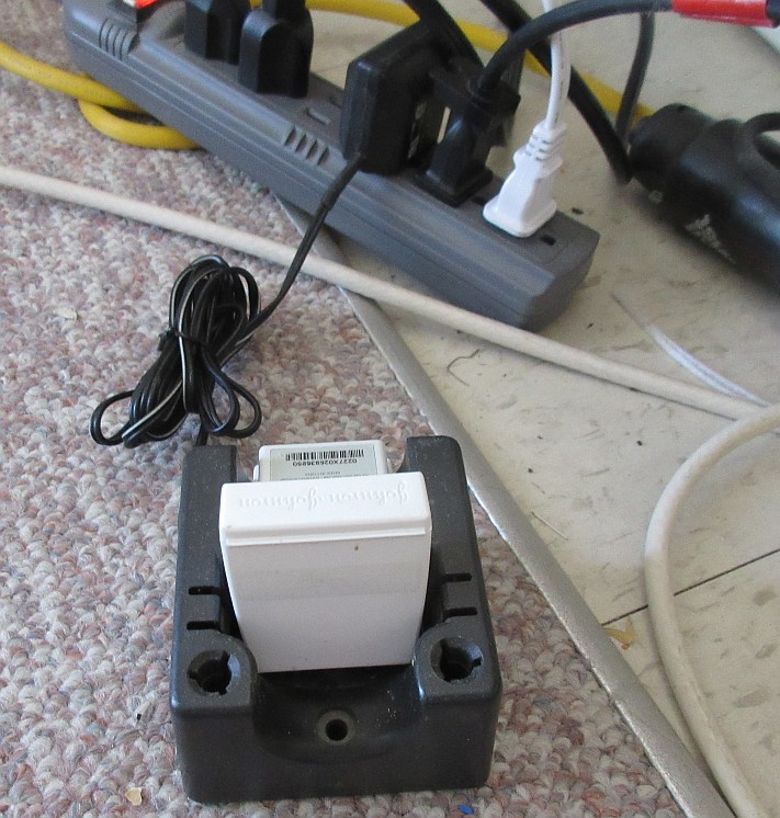 Hardware by design Impromptu Xbox 360 Controller Battery Charger hack