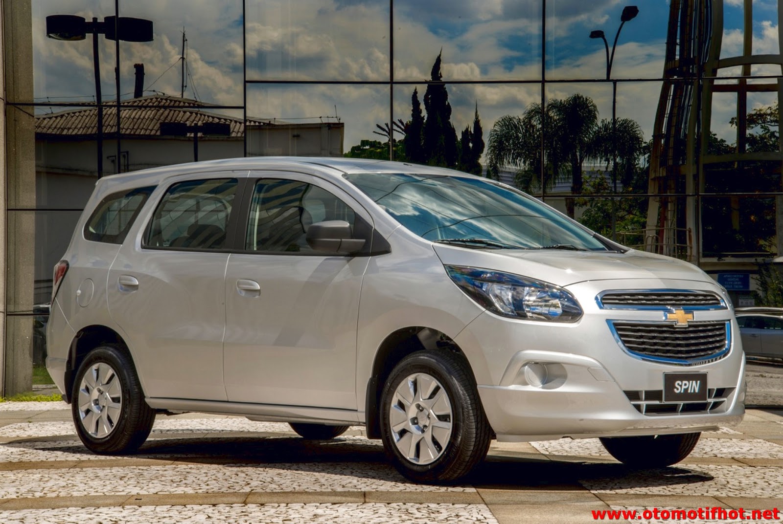 Review Dan Spesifikasi Mobil Chevrolet Spin All Type Lengkap