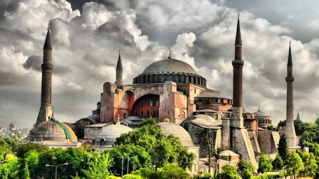 “آيا صوفيا” الكنيسة التي تحولت الي مسجد :