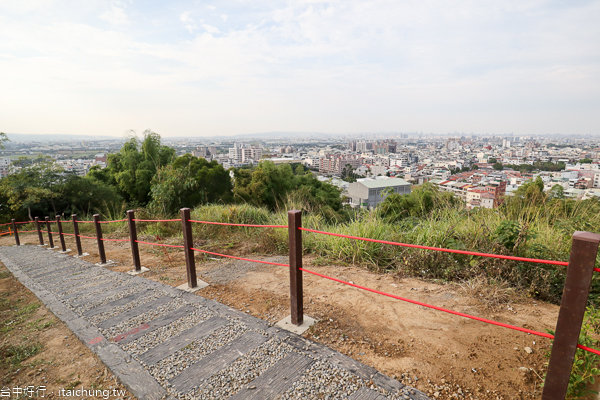 望月峰獻堂登山步道|觀景台飽覽街景和夕陽夜景,霧峰林家萊園旁 望月峰獻堂登山步道|觀景台飽覽街景和夕陽夜景,霧峰林家萊園旁