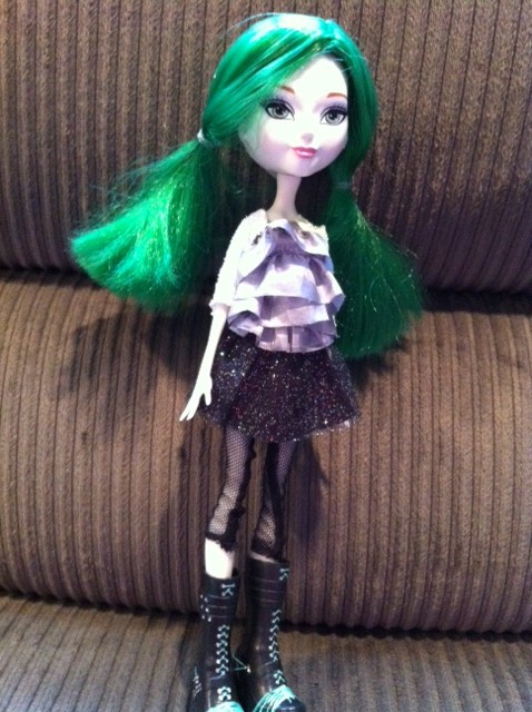 {Holiday Gift Guide 2012} Mystixx Vampire Dolls {Review}