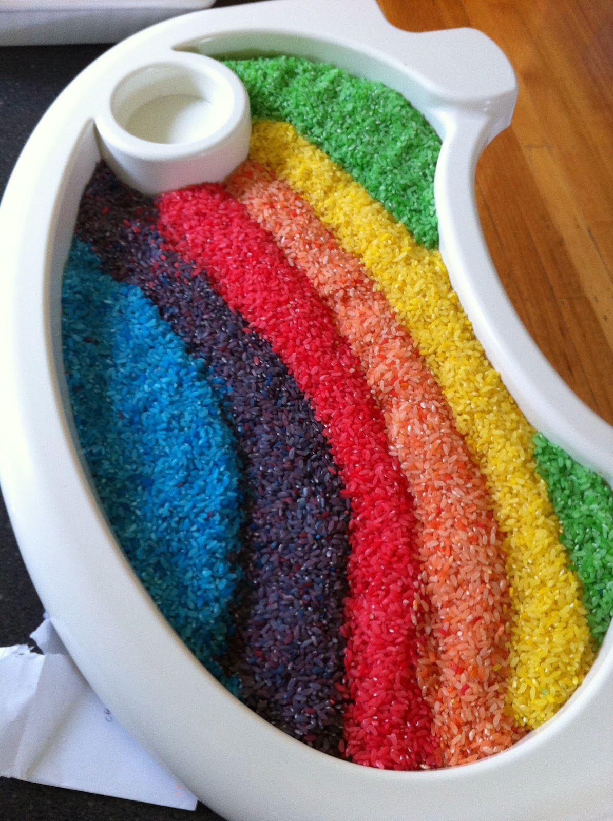 Colouring Rice - Laughing Kids Learn