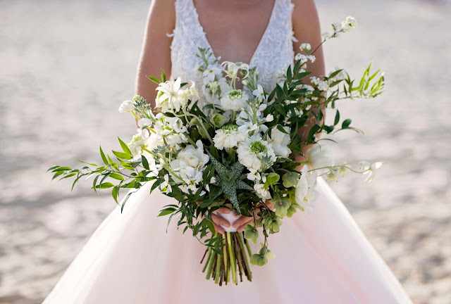 TO THE AISLE AUSTRALIA | BEACH LOVE STYLED WEDDING INSPO GOLD COAST BEACH WEDDING INSPIRATION AUSTRALIAN BRIDAL DESIGNER