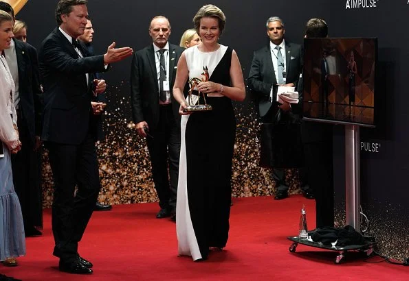 Queen Mathilde wore a two-tone crepe gown by Carolina Herrera. Bambi Awards at Festspielhaus. crystals and structure clutch