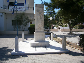 μνημείο πεσόντων στην Καστέλλα