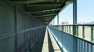 国道４３号線の歩道橋