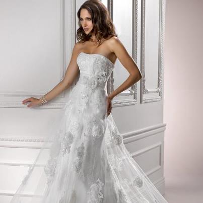 FUN AND FASHION HUB: White marriage dress for bride