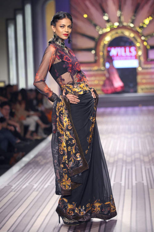 The Purplenista: Recapping Ritu Kumar's art deco collection at the WIFW finale
