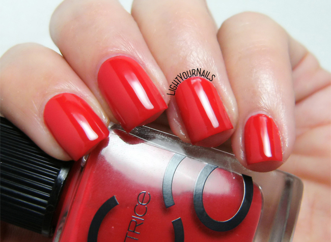 Smalto rosso Catrice ICONails 05 It’s All About That Red nail polish