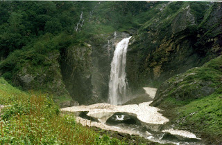 waterfall-enroute-valley-of-flowers