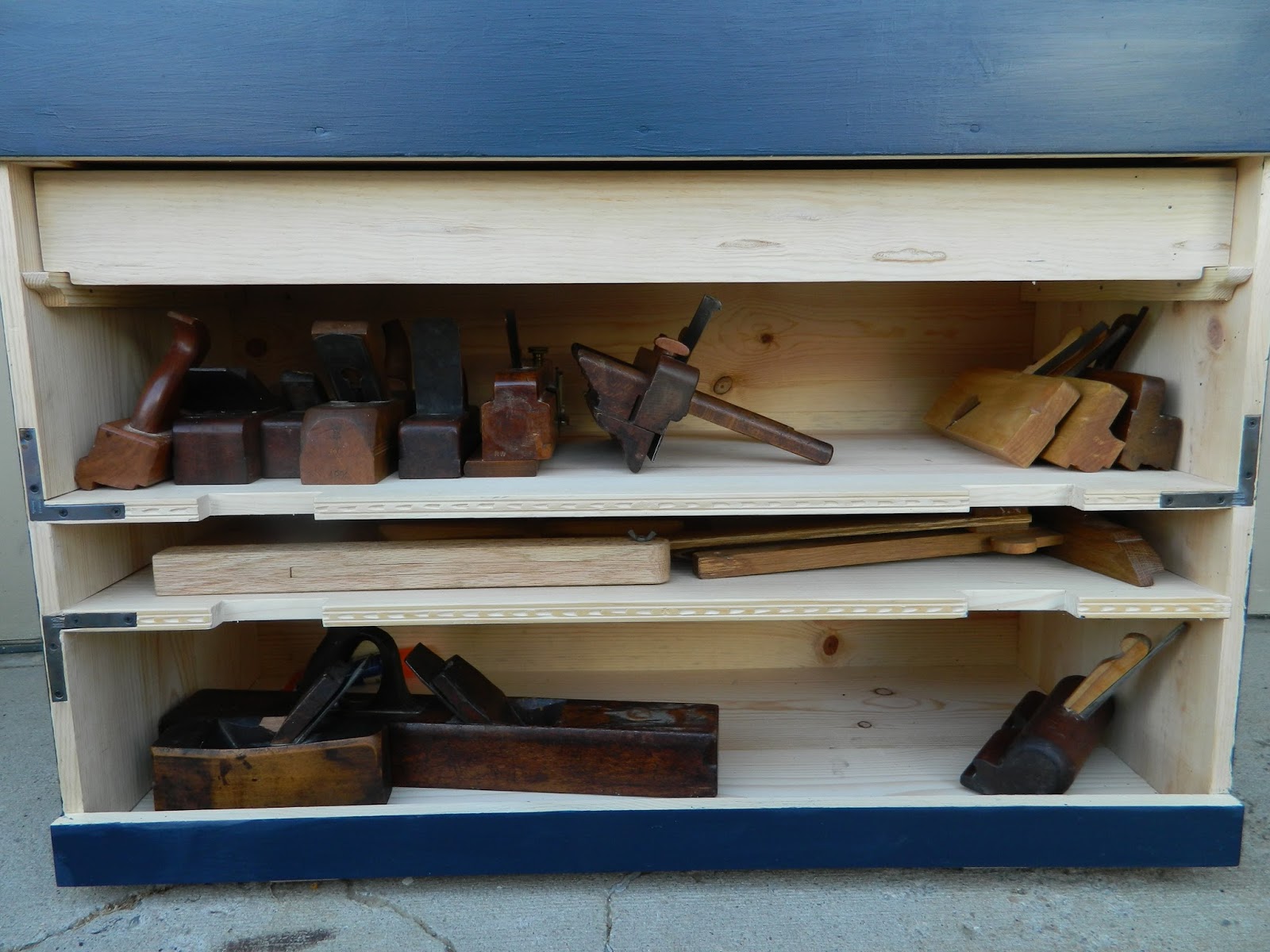 Frontier Carpenter Update on Dutch Tool Chest