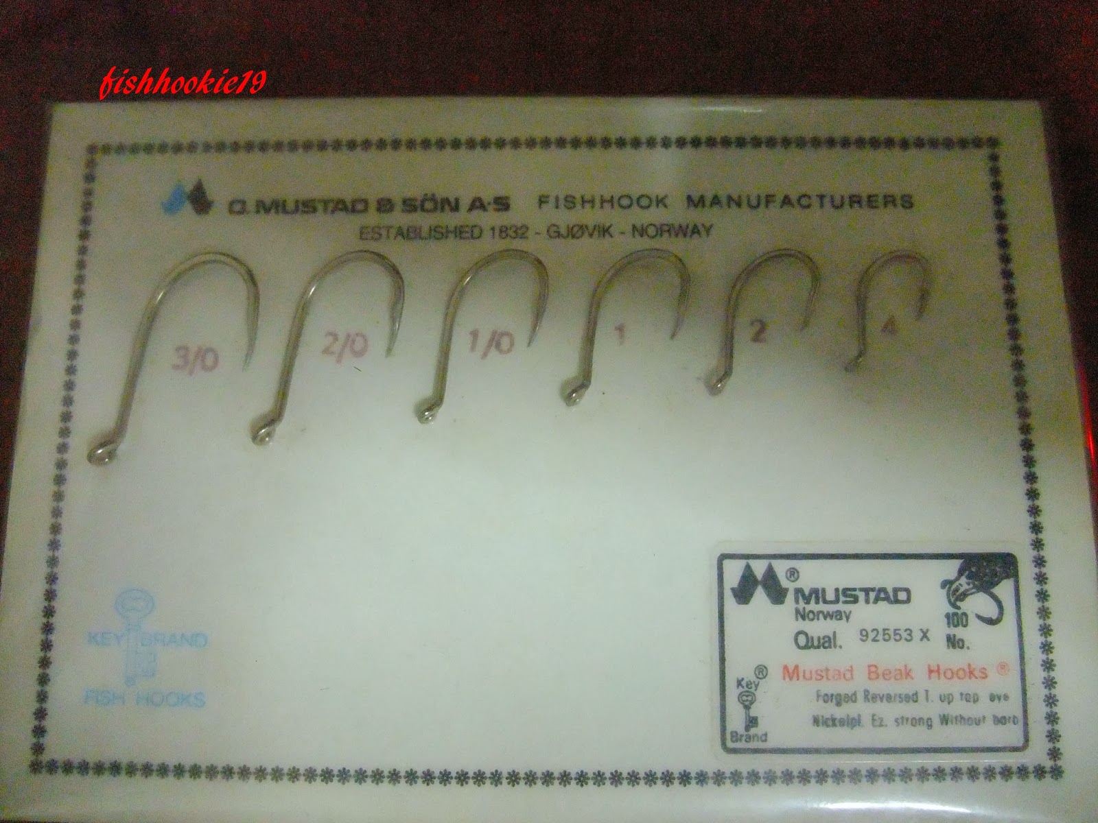 old-mustad-brand-s-fish-hooks-sample-size-chart-model-9255-x-mustad-beak-hooks
